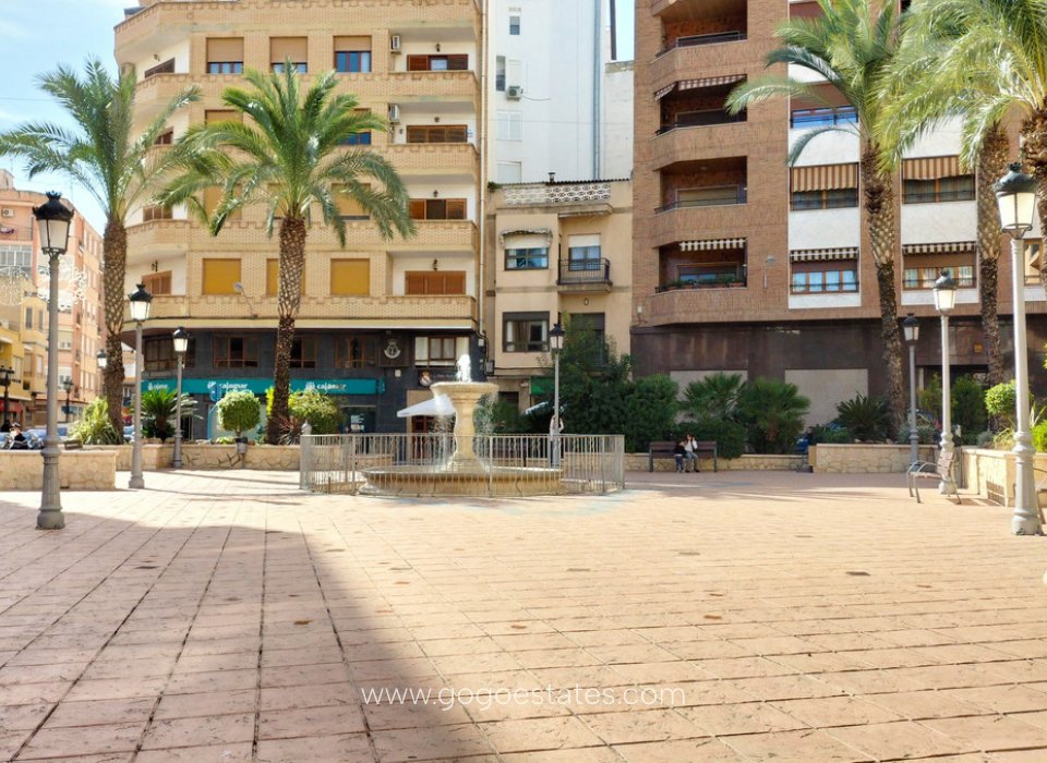 Revente - Appartement - Appartement au rez-de-chaussée - Sax - Sax Centro