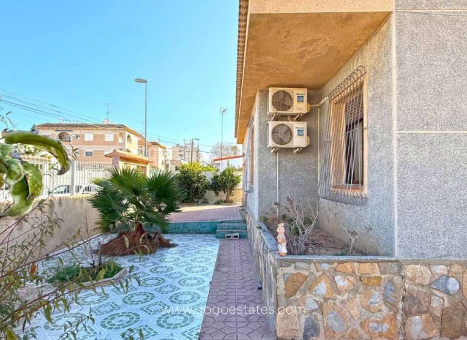 Revente - Maison - Villa Individuelle - Torrevieja - Torrevieja Centro
