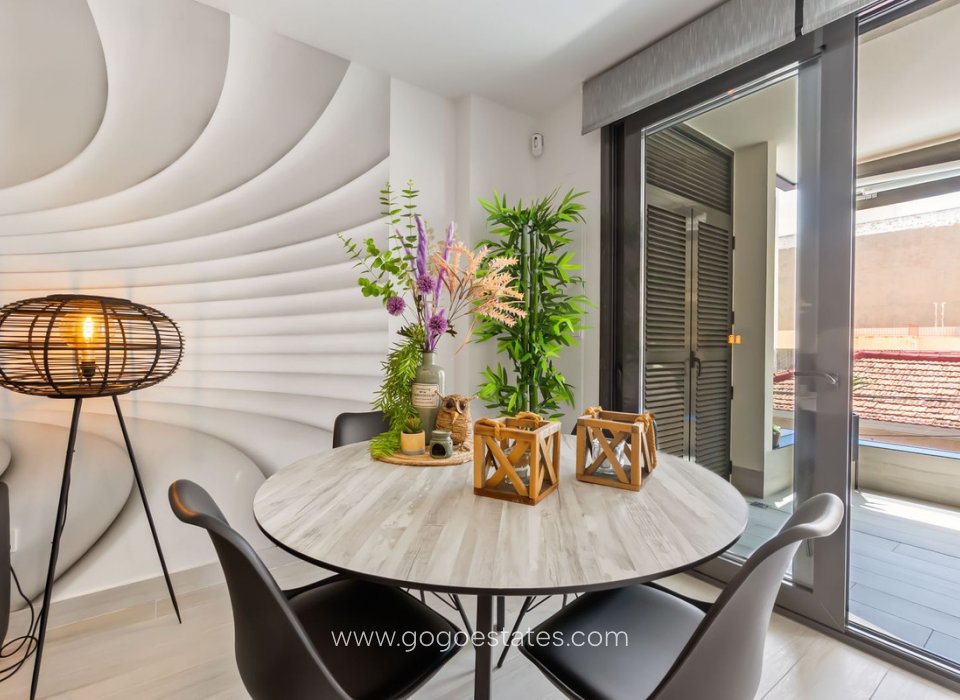 Te koop - Appartement - Appartement op de middelste verdieping - Torrevieja - Torrevieja Centro