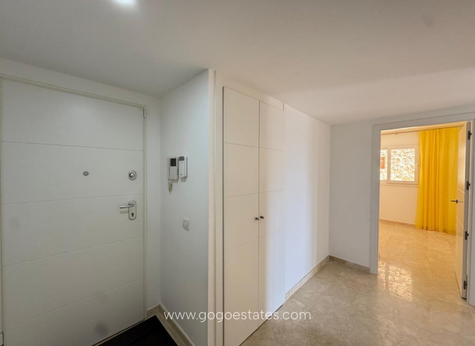 Te koop - Appartement - Appartement op de middelste verdieping - Torrevieja - Torrevieja Centro