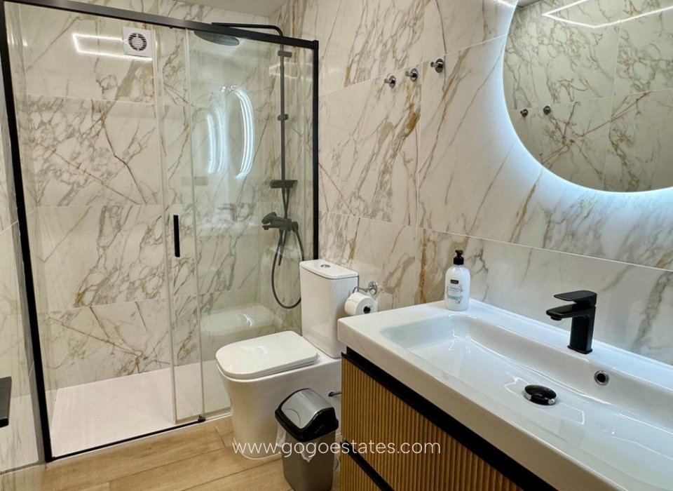 Te koop - Appartement - Appartement op de middelste verdieping - Torrevieja - Torrevieja Centro