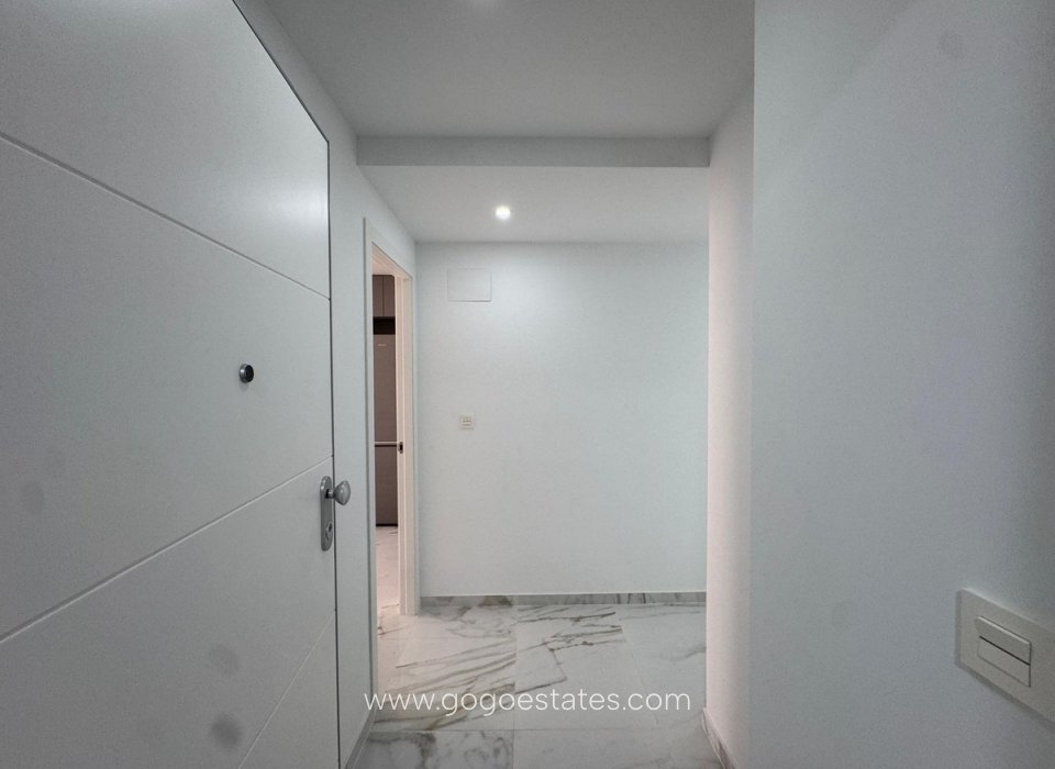 Te koop - Appartement - Appartement op de middelste verdieping - Torrevieja - Torrevieja Centro