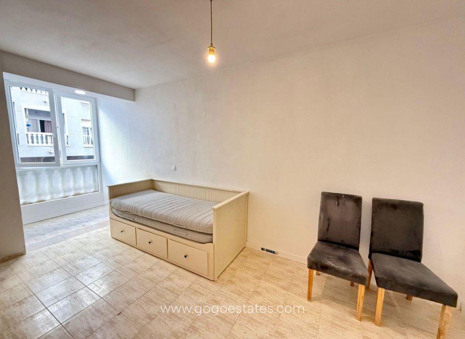 Te koop - Appartement - Studio op de middelste verdieping - Torrevieja - Playa de los Locos