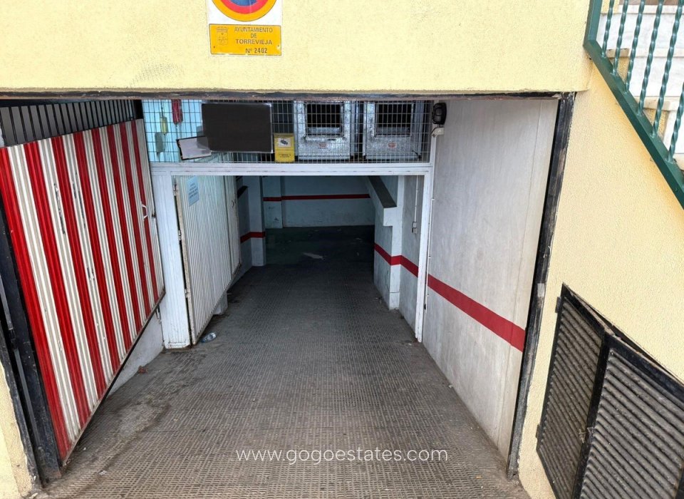 Te koop - Commercieel - Garage - Torrevieja - Playa del Cura