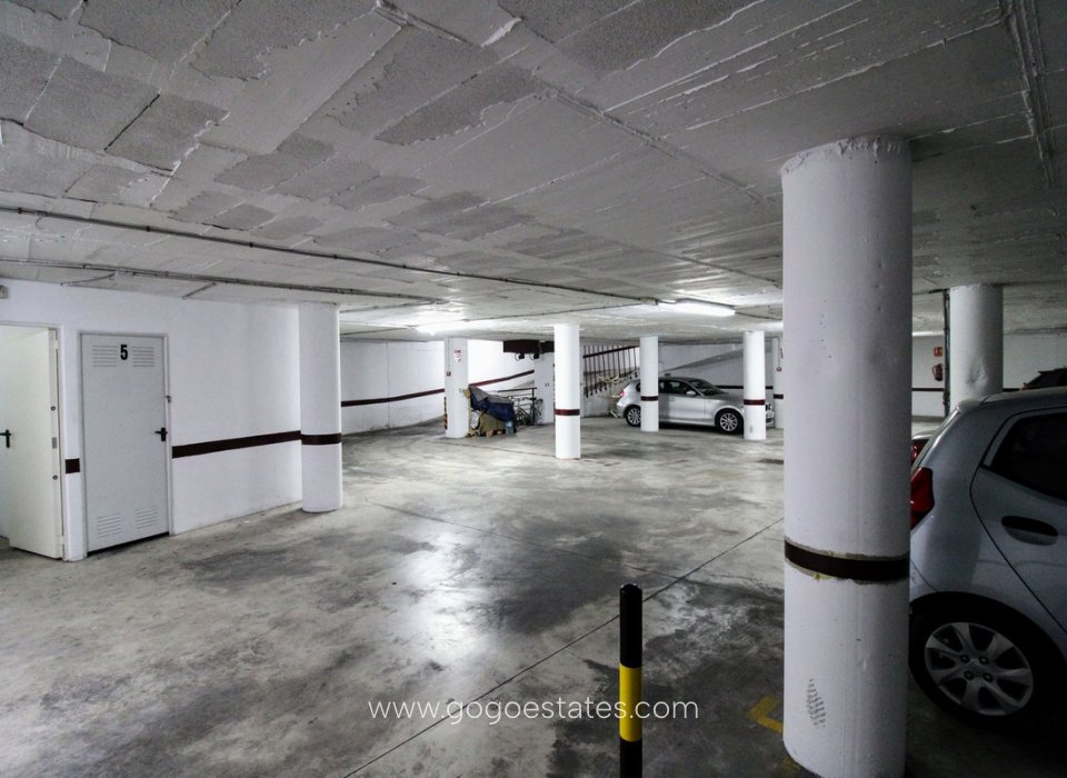 Te koop - Commercieel - Parkeerplaats - Torrevieja - Torrevieja Centro