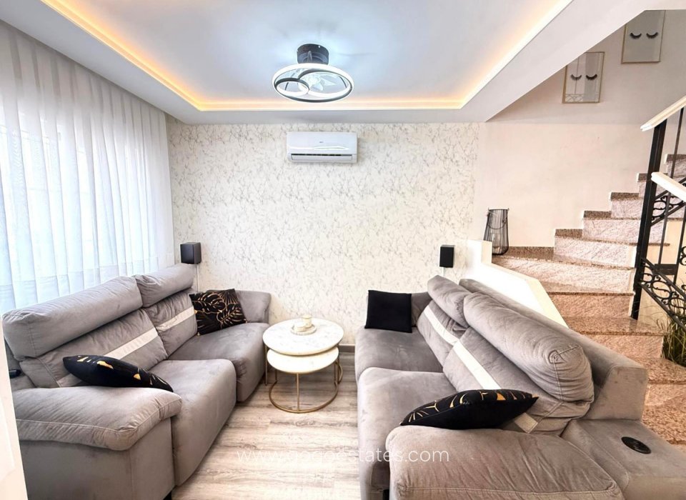 Te koop - Huis - Halfvrijstaande woning - Orihuela - Villamartin