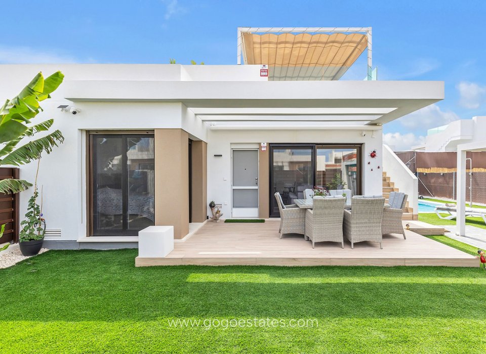 Te koop - Huis - Halfvrijstaande woning - Orihuela - Vista Bella Golf