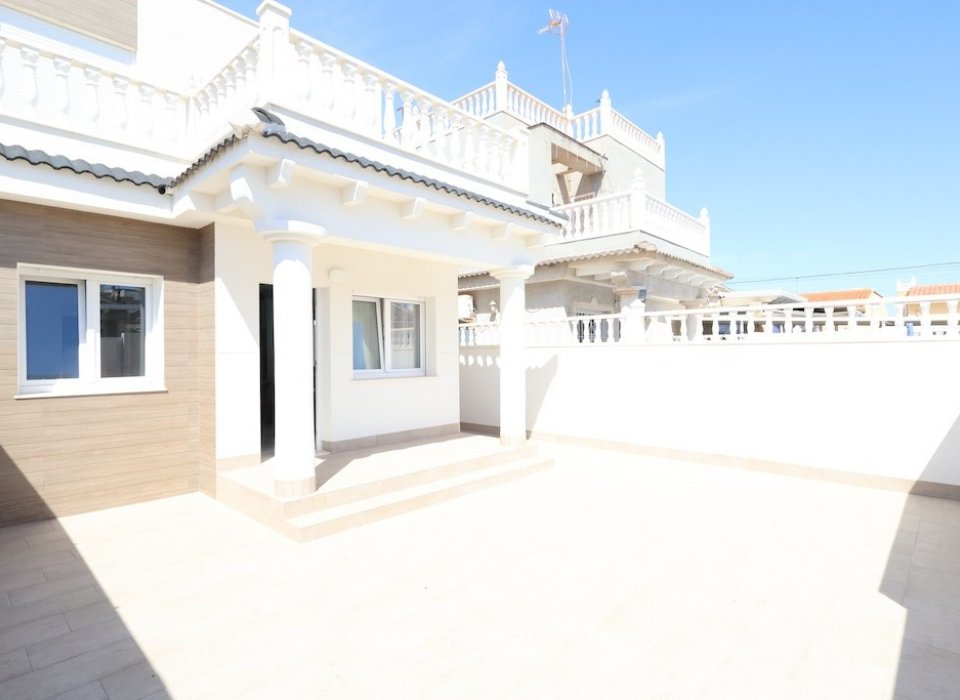 Te koop - Huis - Halfvrijstaande woning - Torrevieja - Nueva Torrevieja