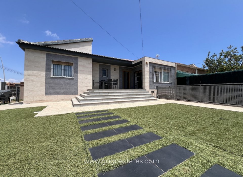 Te koop - Huis - Halfvrijstaande woning - Torrevieja - Torrevieja Centro