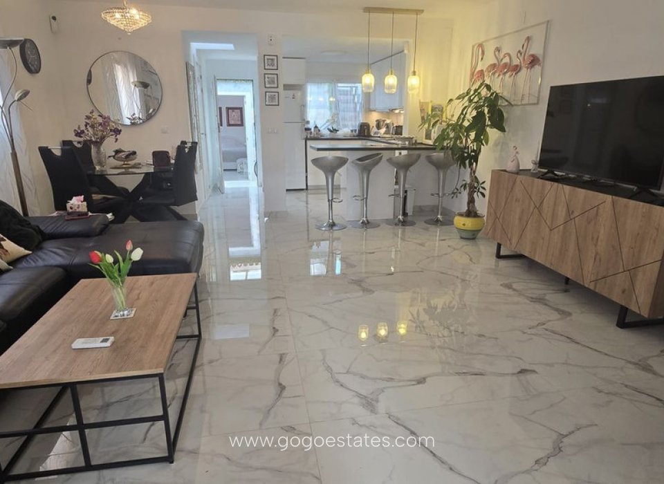 Te koop - Huis - Halfvrijstaande woning - Torrevieja - Torrevieja Centro