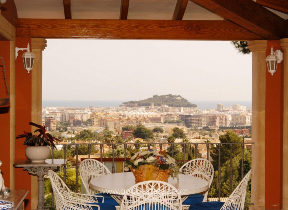 Te koop - Huis - Vrijstaande Villa - Dénia - Denia Centro