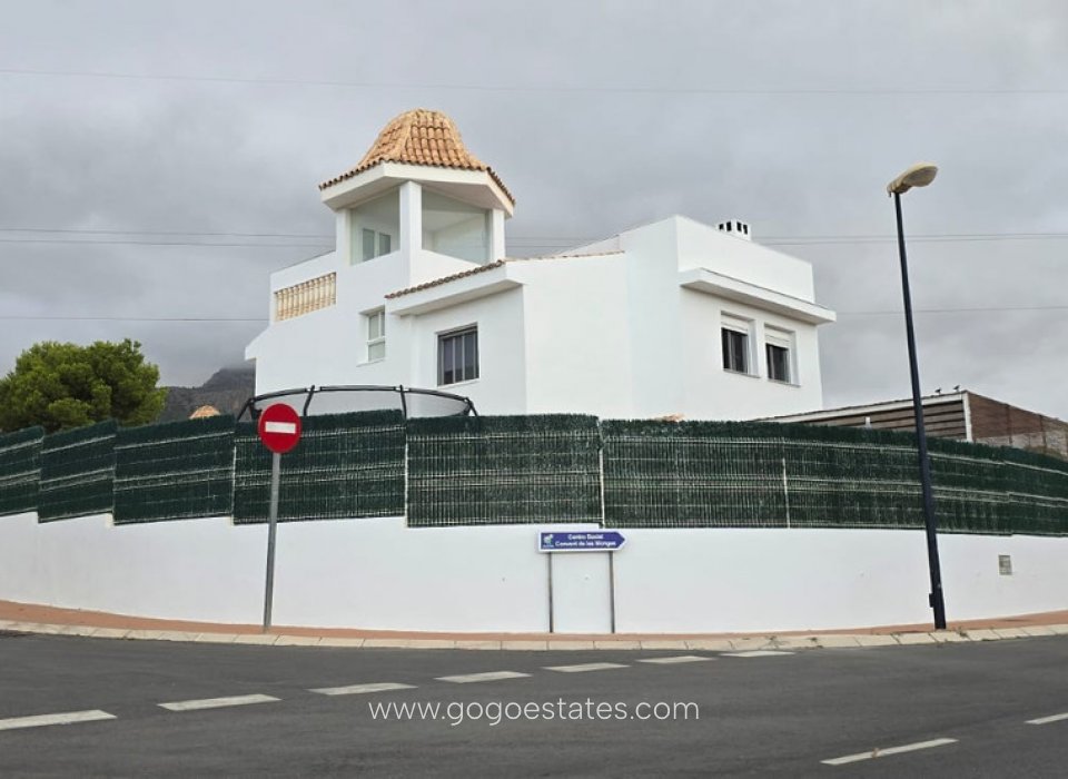 Te koop - Huis - Vrijstaande Villa - La Nucía - La Nucia Centro