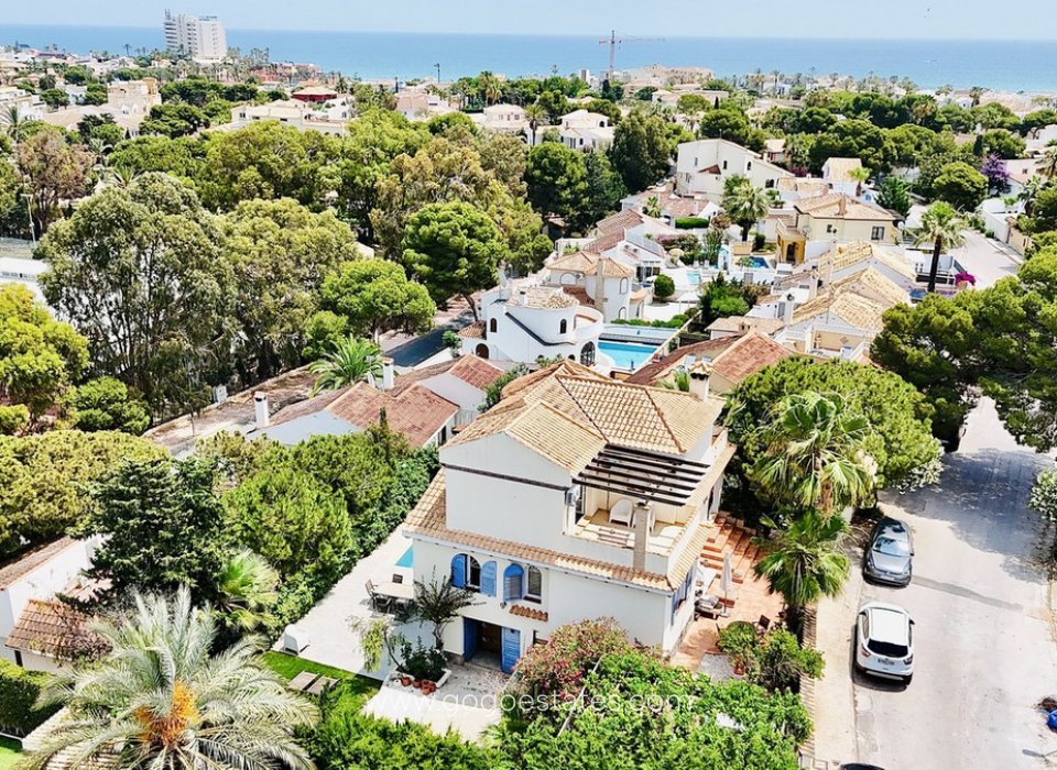 Te koop - Huis - Vrijstaande Villa - Orihuela - La Zenia