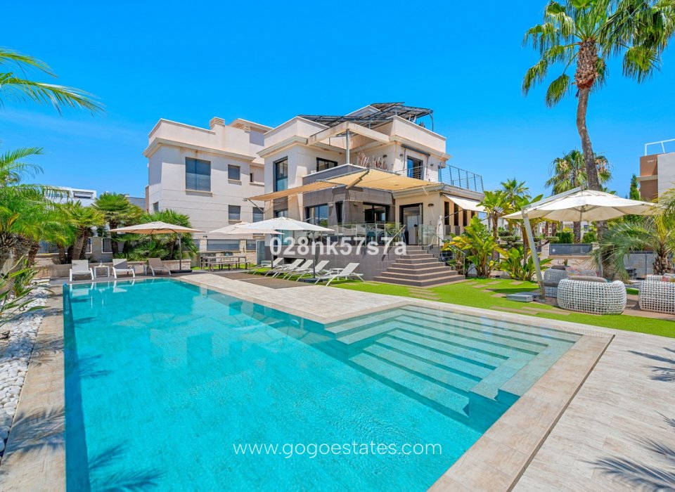 Te koop - Huis - Vrijstaande Villa - Orihuela - La Zenia