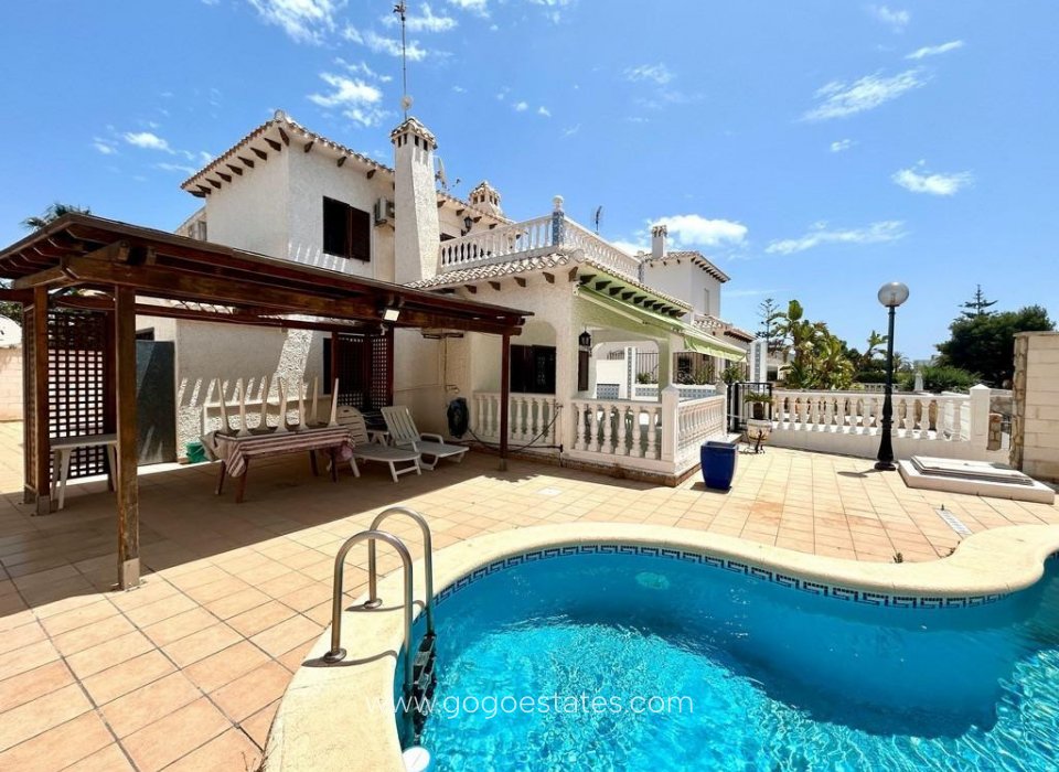 Te koop - Huis - Vrijstaande Villa - Orihuela - La Zenia