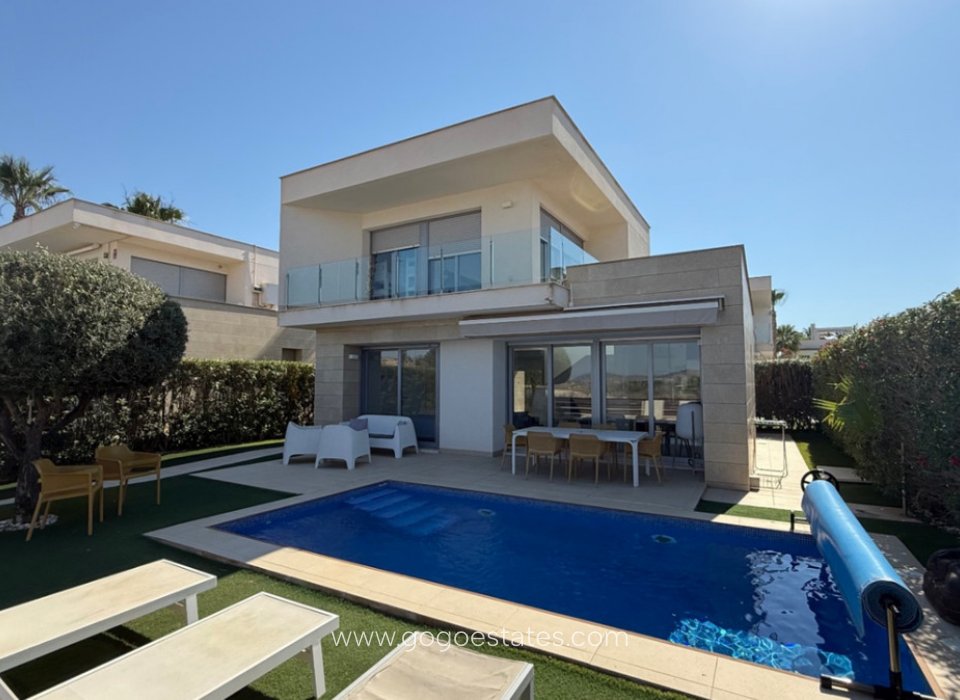 Te koop - Huis - Vrijstaande Villa - Orihuela - Orihuela Centro