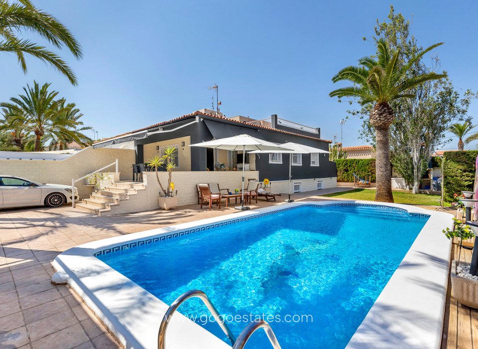 Te koop - Huis - Vrijstaande Villa - Orihuela - Rocio del Mar