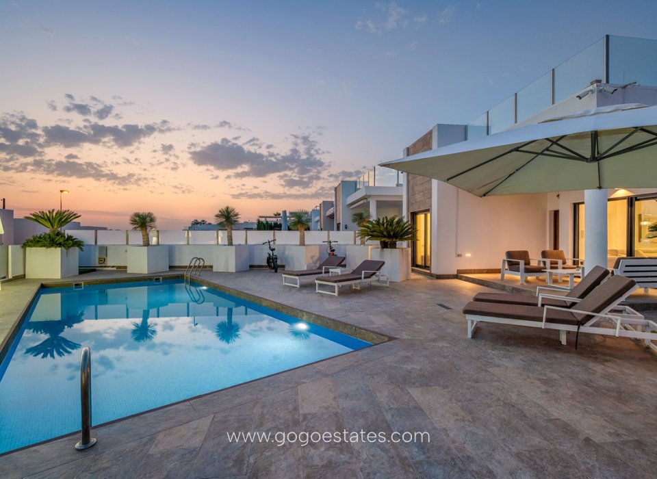 Te koop - Huis - Vrijstaande Villa - Orihuela - Villamartin