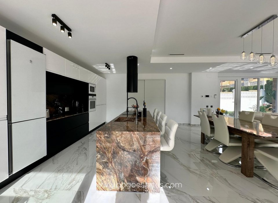 Te koop - Huis - Vrijstaande Villa - Petrel - Petrer