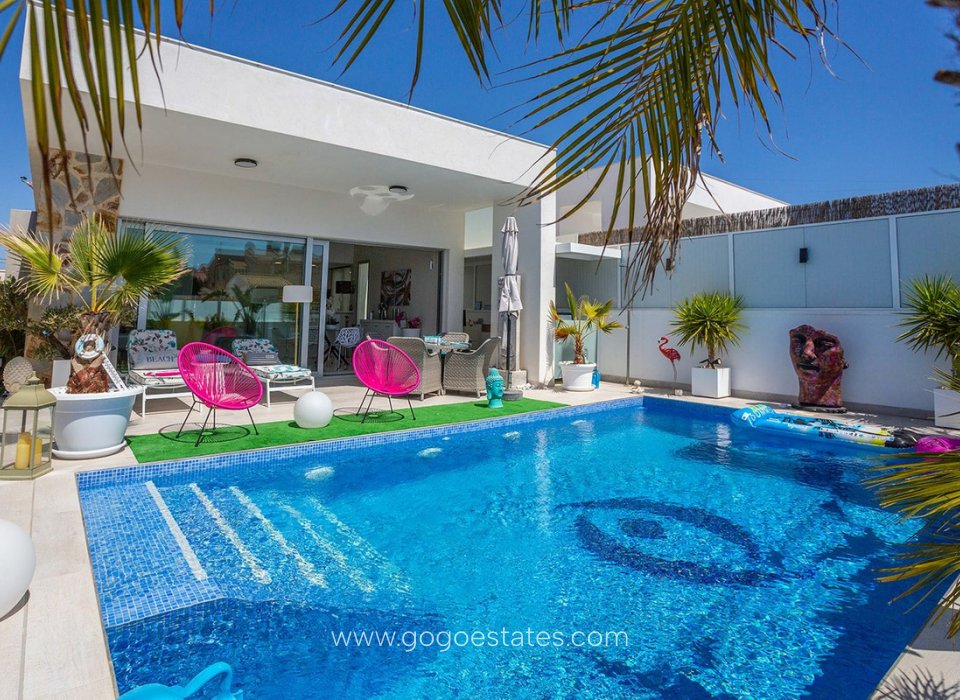 Te koop - Huis - Vrijstaande Villa - Torrevieja - Nueva Torrevieja