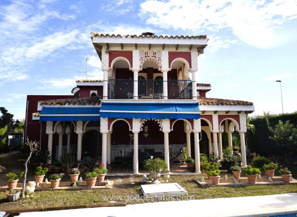 Te koop - Huis - Vrijstaande Villa - Torrevieja - Torrevieja Centro