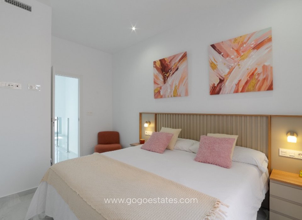 Te koop - Huis - Vrijstaande Villa - Torrevieja - Torrevieja Centro