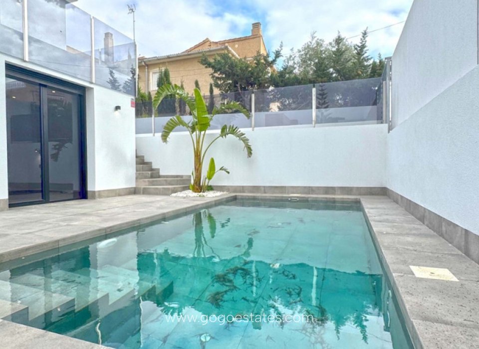 Te koop - Huis - Vrijstaande Villa - Torrevieja - Torrevieja Centro