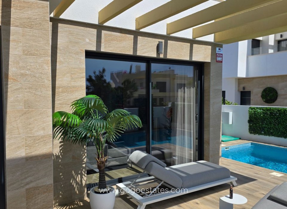 Venta - Casa - Chalet Independiente - Los Montesinos - Los Montesinos Centro