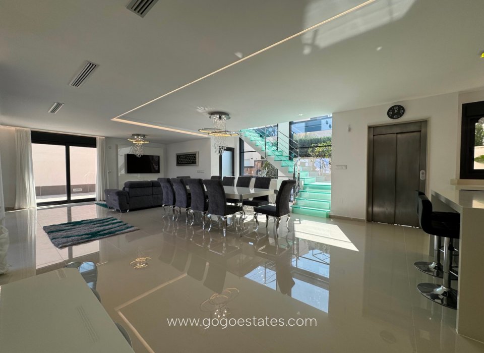 Venta - Casa - Chalet Independiente - San Miguel De Salinas - San Miguel de Salinas Centro