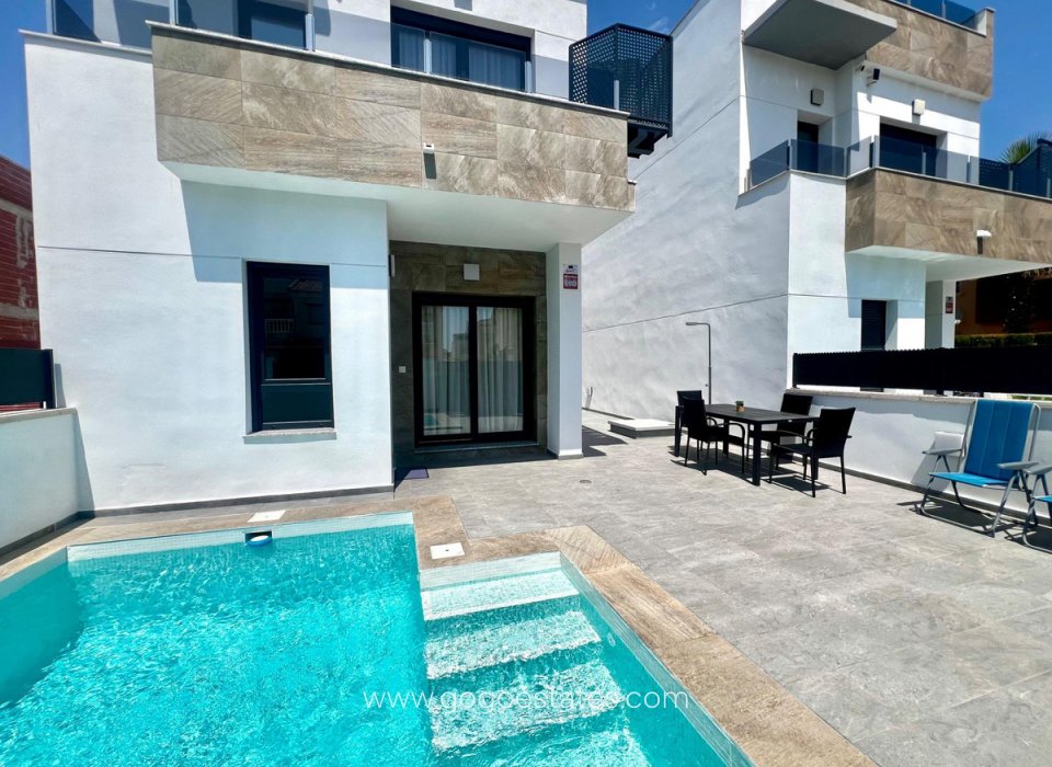 Venta - Casa - Chalet Independiente - Torrevieja - LA SIESTA