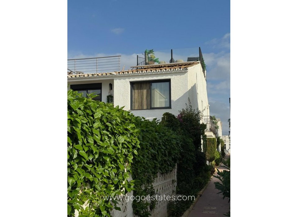 Venta - Villa / Chalet - Estepona - 1º Línea De Playa