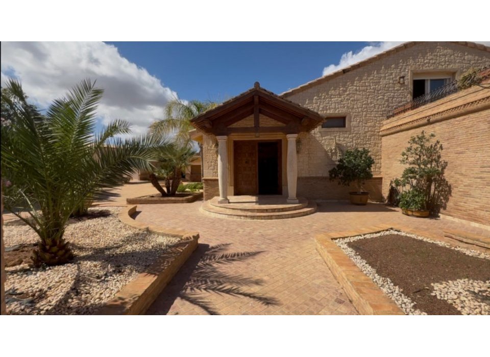 Venta - Villa / Chalet - Torre - Pacheco - Casco Antiguo