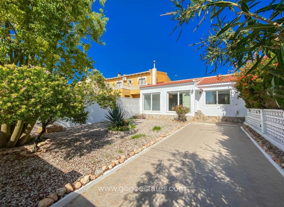Venta - Villa / Chalet - Torrevieja - Aguas Nuevas