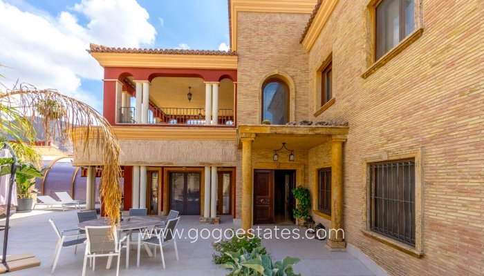 Villa / Chalet - Venta - Orihuela - Orihuela