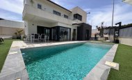 Villa - Wiederverkauf - San Miguel De Salinas - CBW-45878