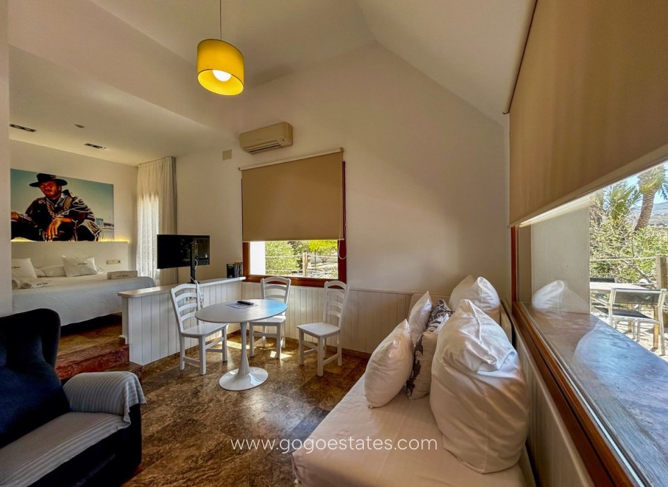 Wiederverkauf - Gewerbe - Hotel - Ñeca