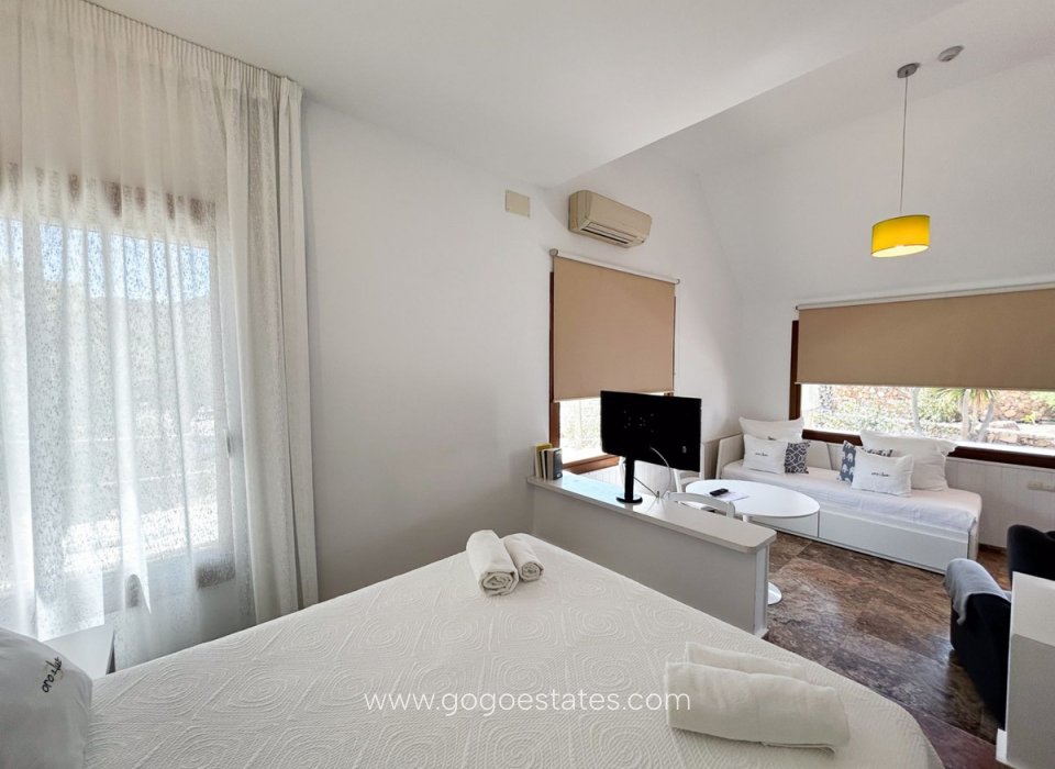 Wiederverkauf - Gewerbe - Hotel - Ñeca