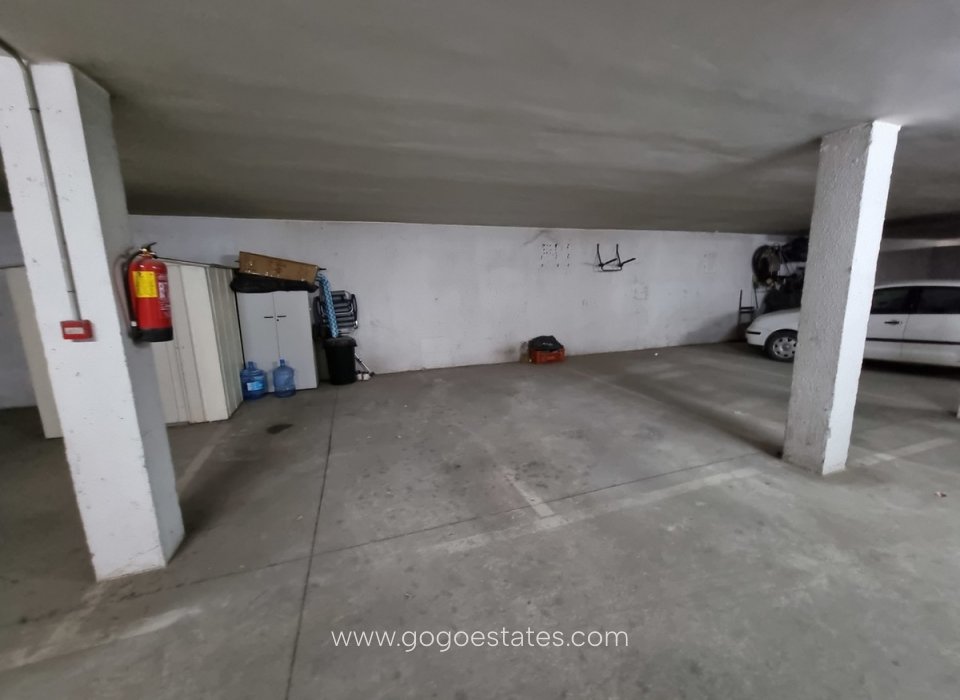 Wiederverkauf - Gewerbe - Parkplatz - Los Escullos