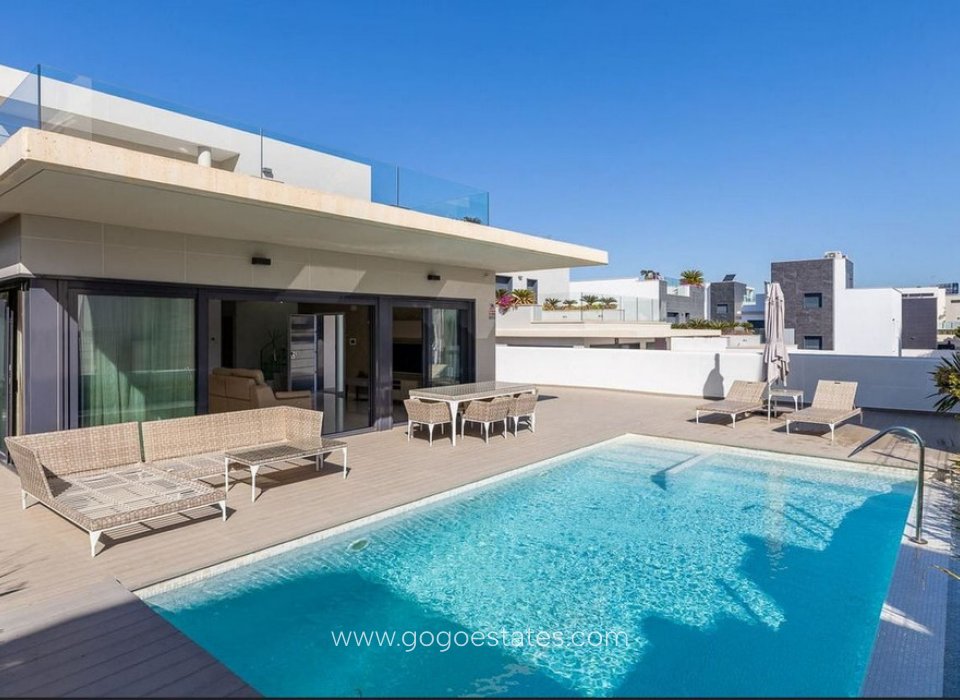 Wiederverkauf - Haus - Freistehende Villa - Orihuela - Campoamor