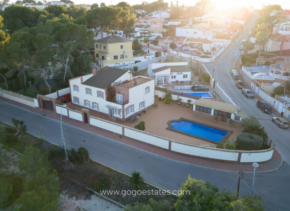 Wiederverkauf - Haus - Freistehende Villa - Orihuela - Los Balcones