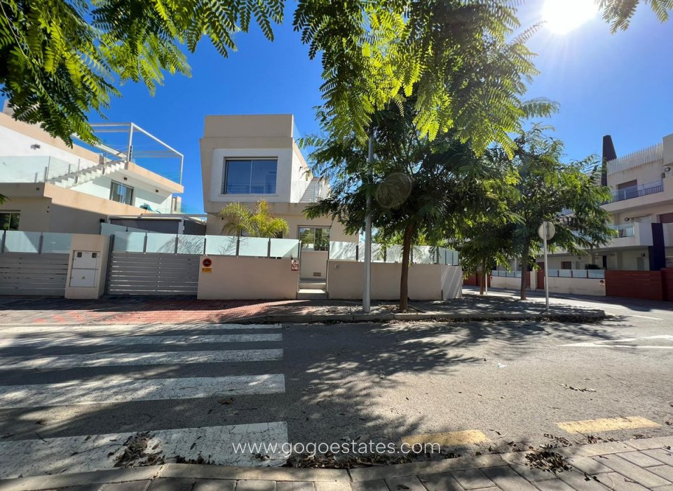 Wiederverkauf - Haus - Freistehende Villa - Orihuela - Mil Palmeras