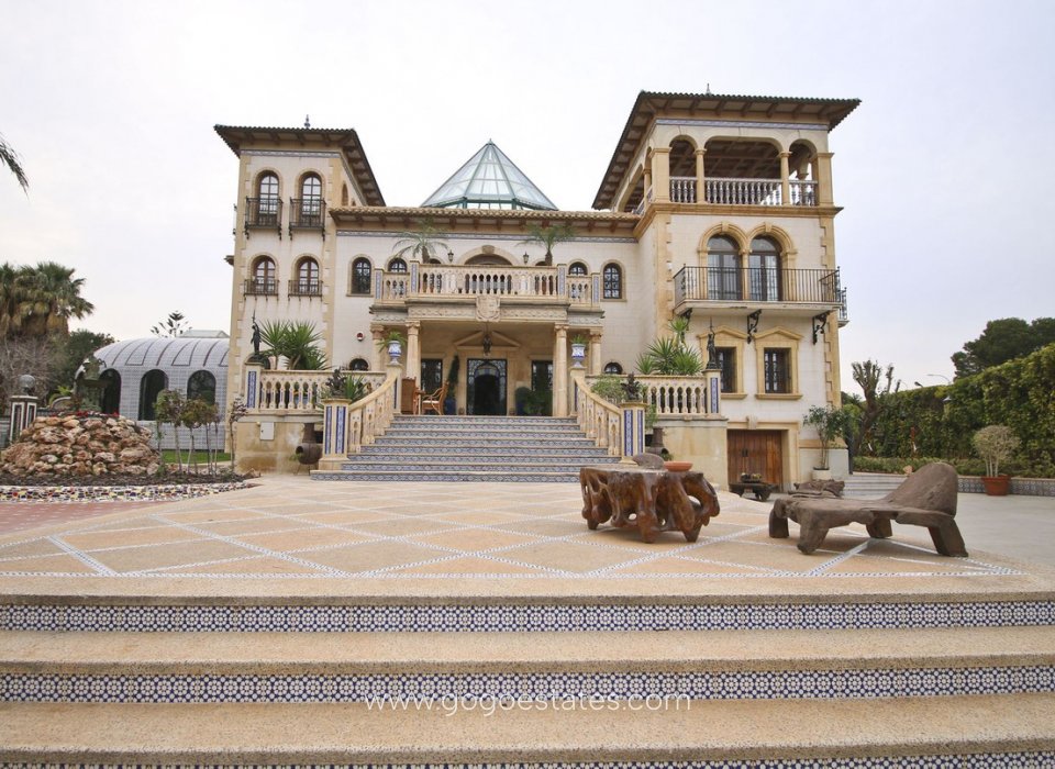 Wiederverkauf - Haus - Freistehende Villa - Orihuela - Villamartin