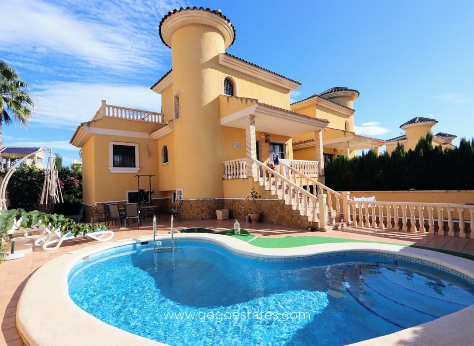 Wiederverkauf - Haus - Freistehende Villa - Orihuela - Villamartin