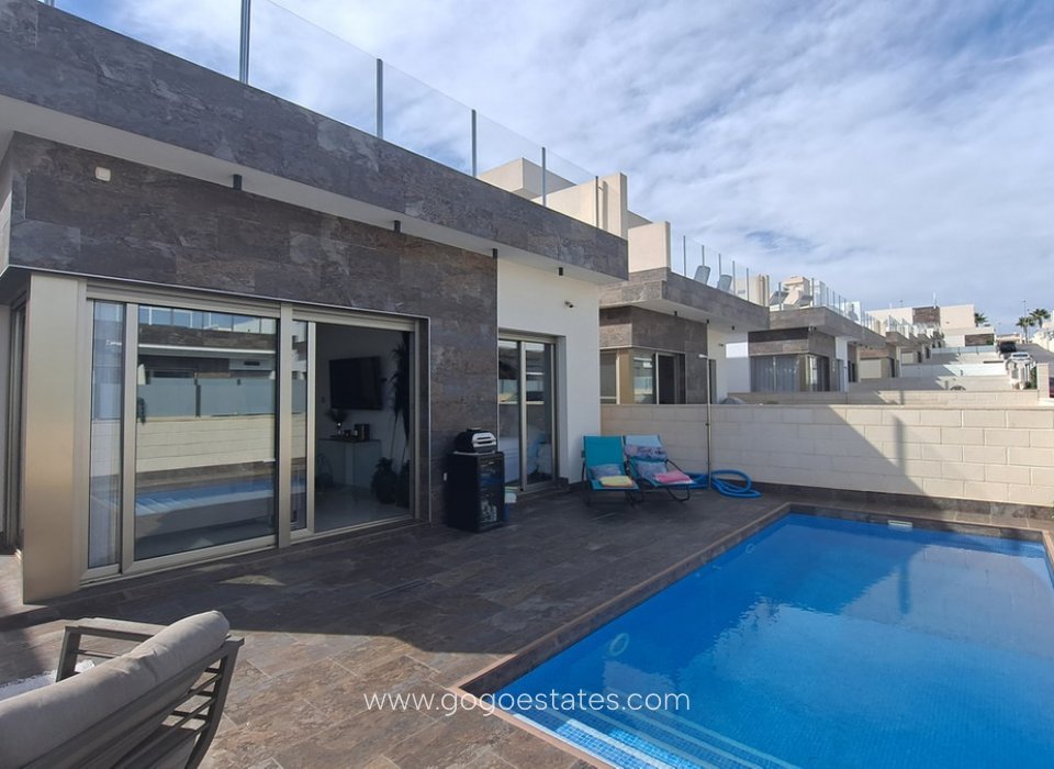 Wiederverkauf - Haus - Freistehende Villa - Orihuela - Villamartin