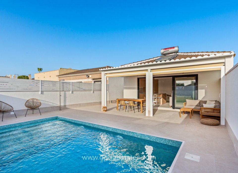 Wiederverkauf - Haus - Freistehende Villa - Torrevieja - Nueva Torrevieja