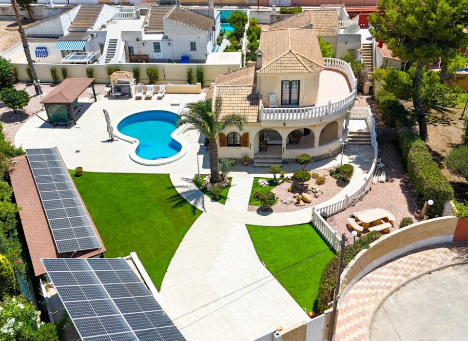 Wiederverkauf - Haus - Freistehende Villa - Torrevieja - Nueva Torrevieja