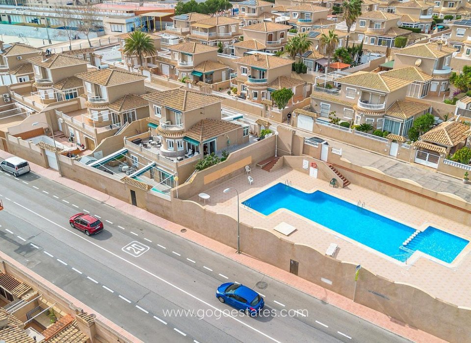 Wiederverkauf - Haus - Freistehende Villa - Torrevieja - Torrevieja Centro