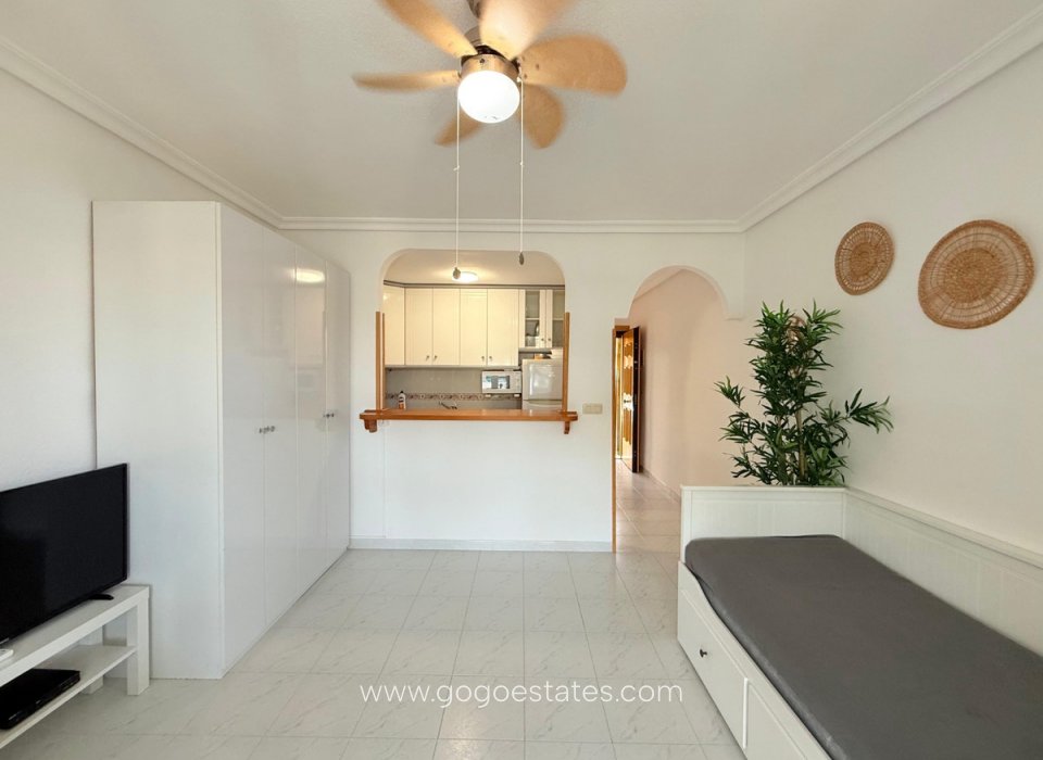 Wiederverkauf - Wohnung - Wohnung im mittleren Stock - Torrevieja - La Mata