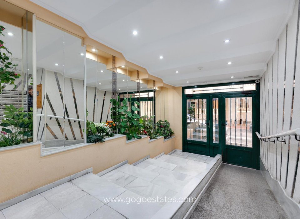 Wiederverkauf - Wohnung - Wohnung im mittleren Stock - Torrevieja - Torrevieja Centro