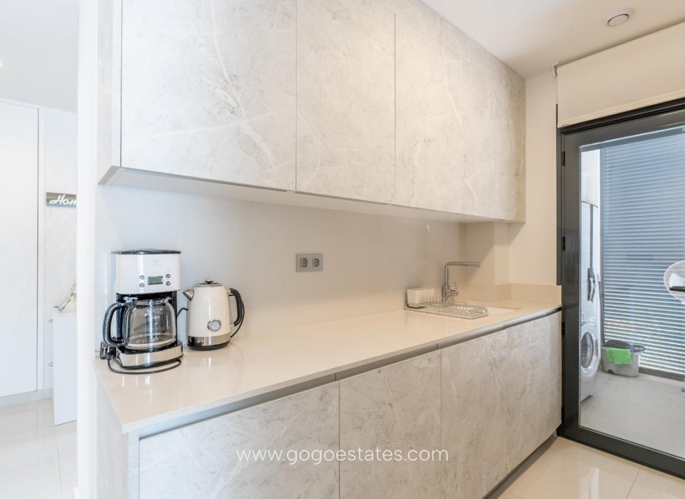 Wiederverkauf - Wohnung - Wohnung im mittleren Stock - Torrevieja - Torrevieja Centro